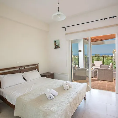Akefalo - Beautiful 3 Bedroom With Private Pool - Close To Amenities Villa