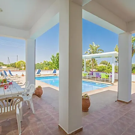 Akefalo - Beautiful 3 Bedroom With Private Pool - Close To Amenities Protaras