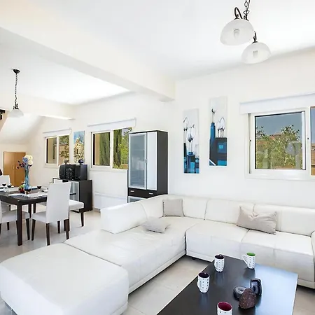 Akefalo - Beautiful 3 Bedroom With Private Pool - Close To Amenities * Protaras
