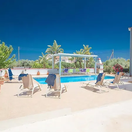 Villa Akefalo - Beautiful 3 Bedroom With Private Pool - Close To Amenities