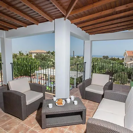 Akefalo - Beautiful 3 Bedroom With Private Pool - Close To Amenities Villa *