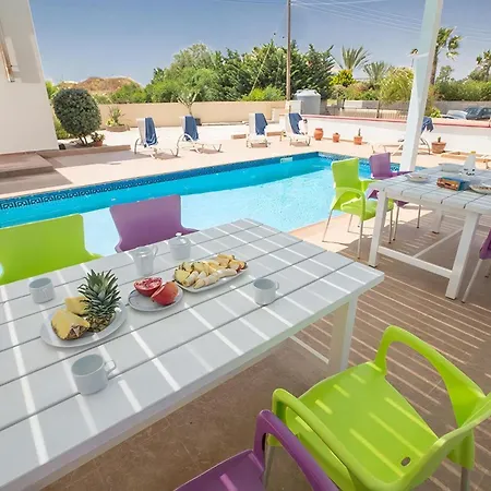 Villa Akefalo - Beautiful 3 Bedroom With Private Pool - Close To Amenities