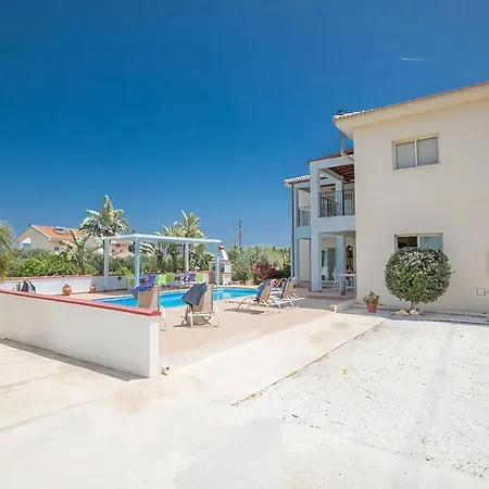 Akefalo - Beautiful 3 Bedroom With Private Pool - Close To Amenities Villa *