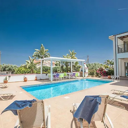 Villa Akefalo - Beautiful 3 Bedroom With Private Pool - Close To Amenities