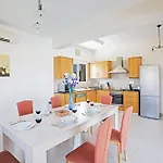 Akefalo - Beautiful 3 Bedroom With Private Pool