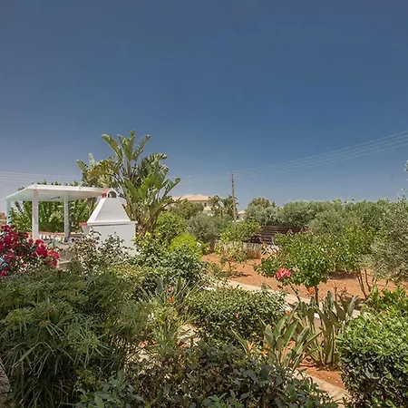 Akefalo - Beautiful 3 Bedroom With Private Pool - Close To Amenities *
