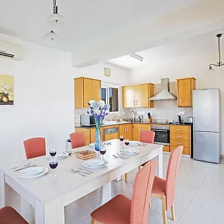 Akefalo - Beautiful 3 Bedroom With Private Pool