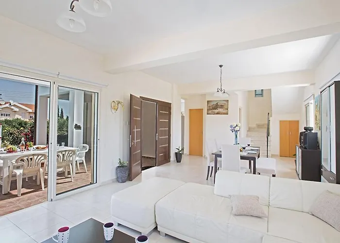 Akefalo - Beautiful 3 Bedroom With Private Pool *