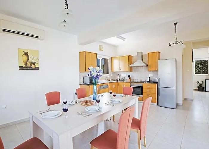 Akefalo - Beautiful 3 Bedroom With Private Pool