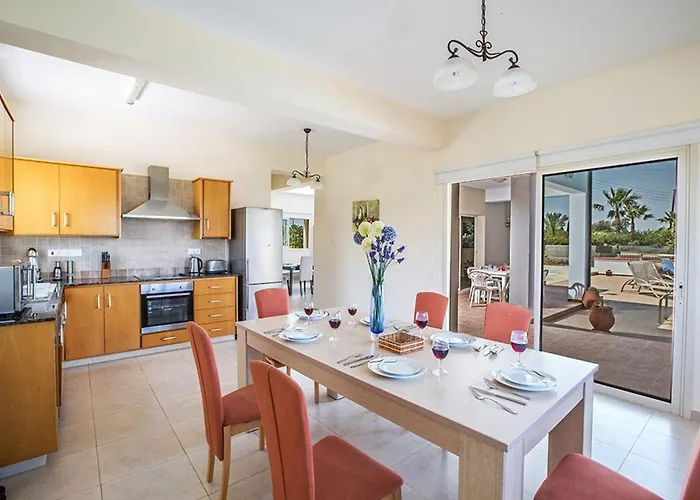 Akefalo - Beautiful 3 Bedroom With Private Pool *