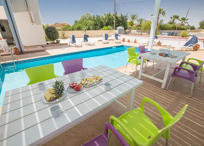 Akefalo - Beautiful 3 Bedroom With Private Pool